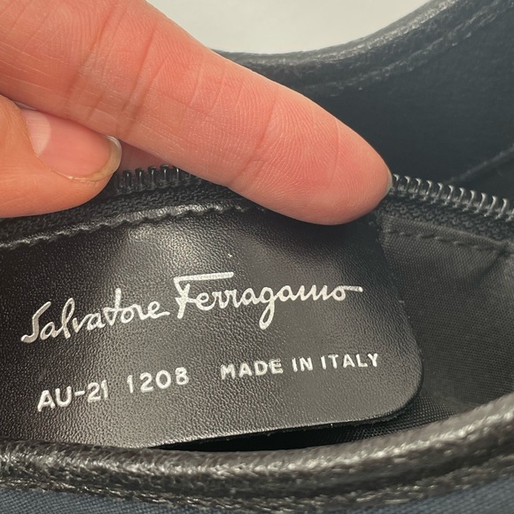 Salvatore Ferragamo Elegant Blue and Black Shoulder Bag with Sleek Design - Picture 12 of 16